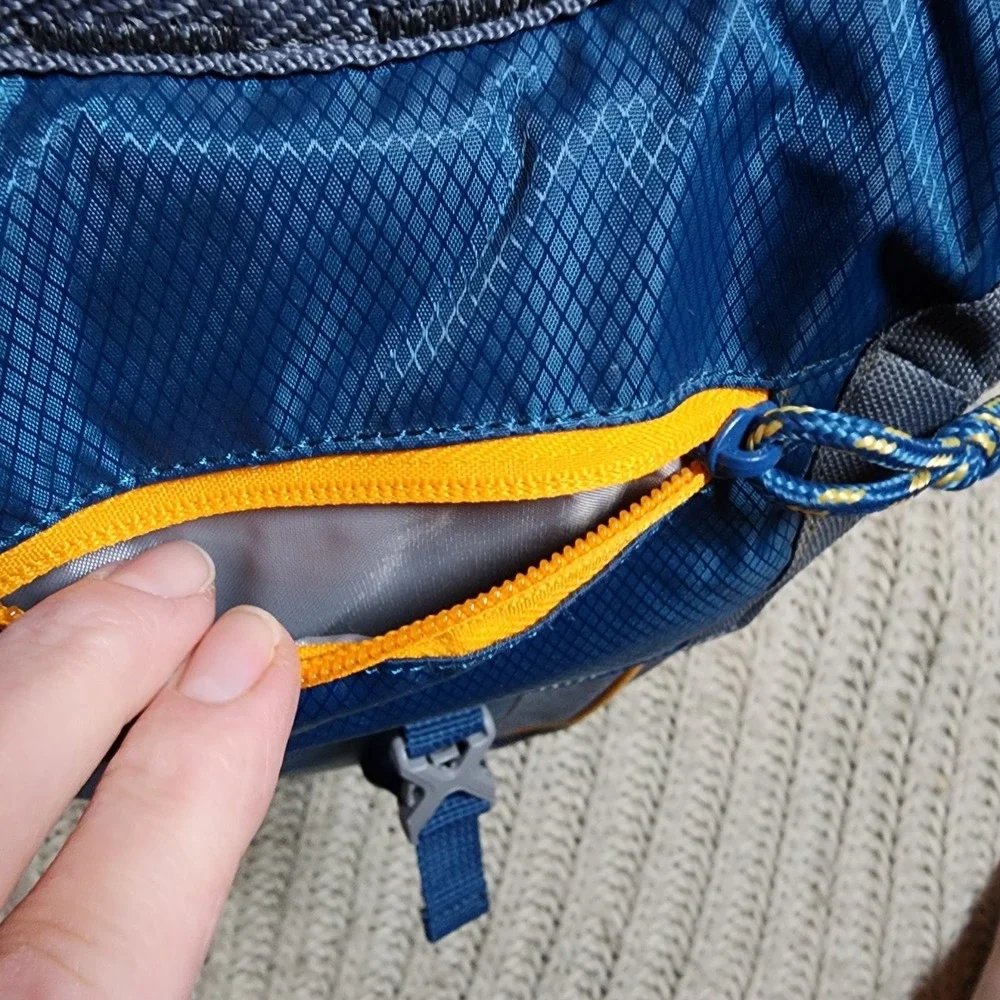 NWOT 2L Water Outdoor Prod Bladder Bag Hydration Backpack Hiking Camping Cycling